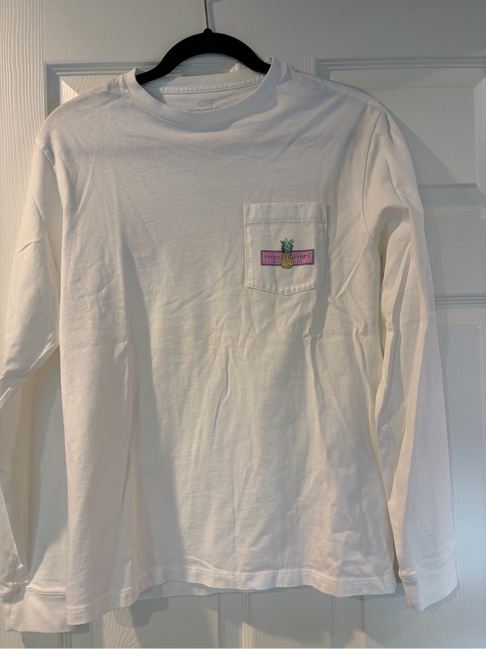 Vineyard Vines White Long-Sleeve Pocket Tee with Pineapple Logo